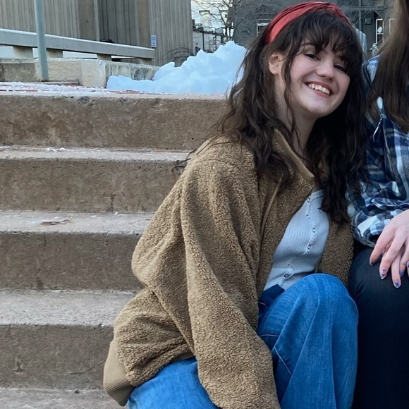 Meet your Posher, Julia - Picture 1 of 1